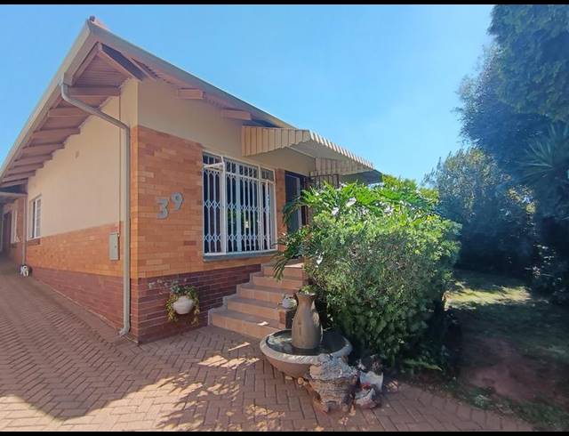 4 BEDROOM HOUSE FOR SALE IN WANNENBURGHOOGTE